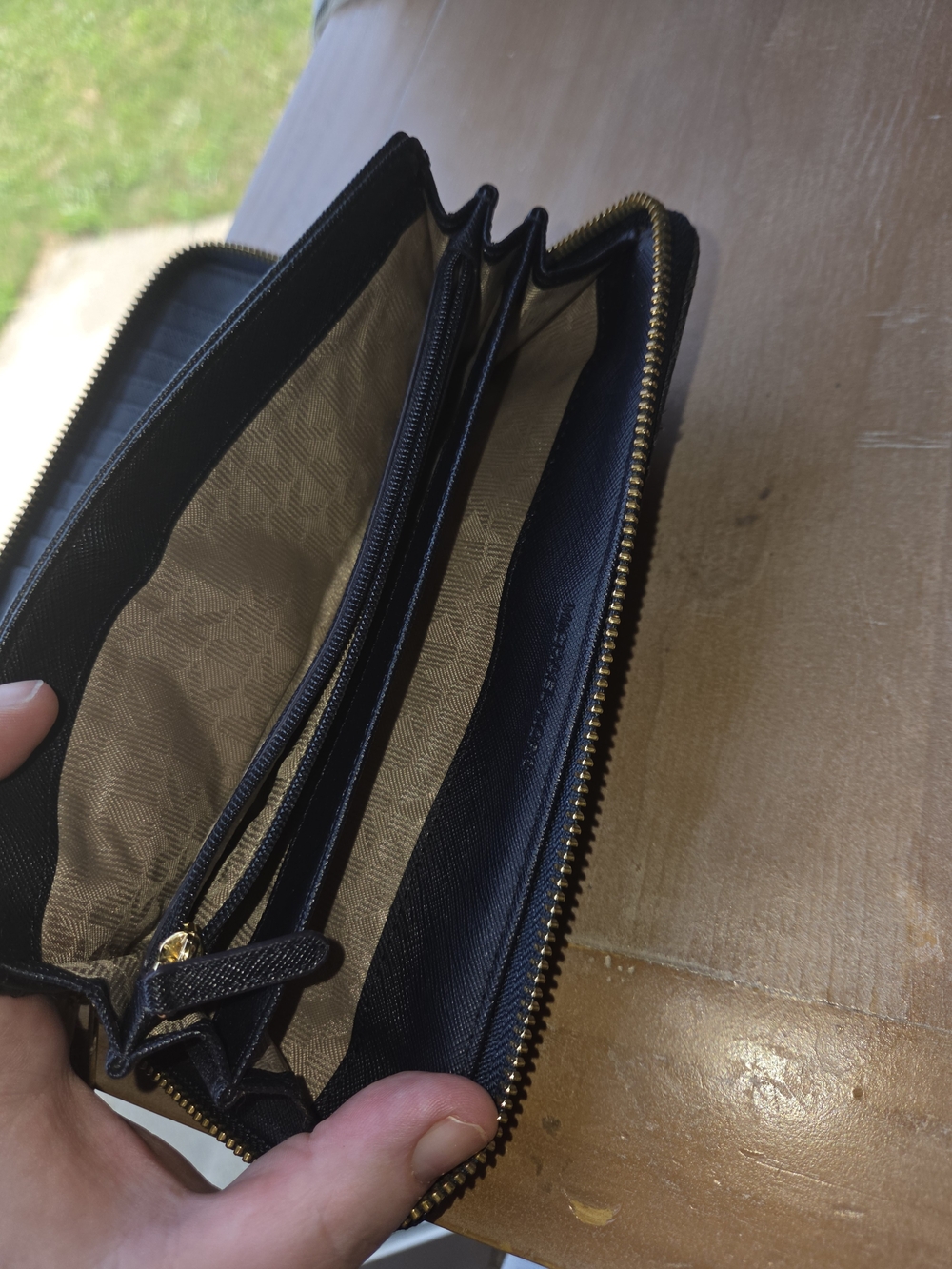 MICHAEL KORS JET SET TRAVEL CONTINENTAL ZIP AROUND NAVY EUC - Picture 5 of 5